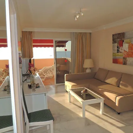 Apartamento Romantic Retreat With Marine View