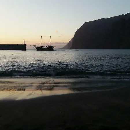 Romantic Retreat With Marine View * Акантиладо-де-Лос-Хигантес
